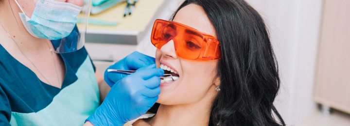 Tẩy trắng răng tủy sống có sử dụng đèn Plasma